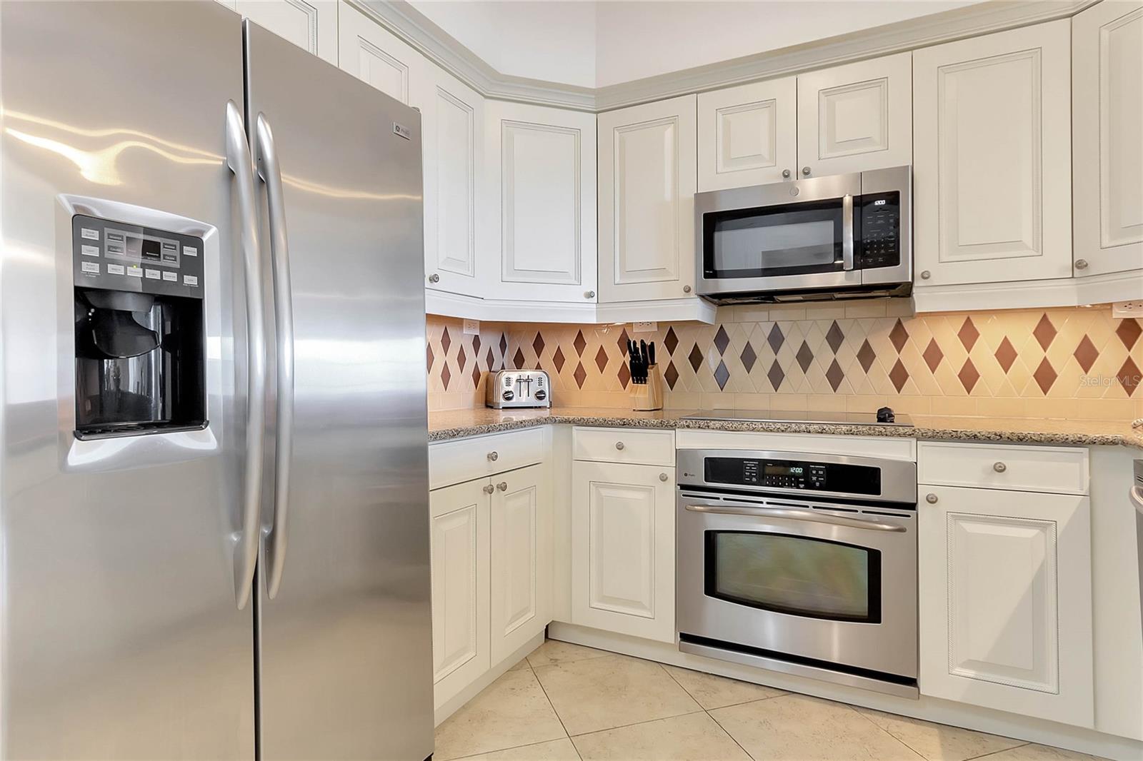 REUNION GRANDE CONDO - Residential