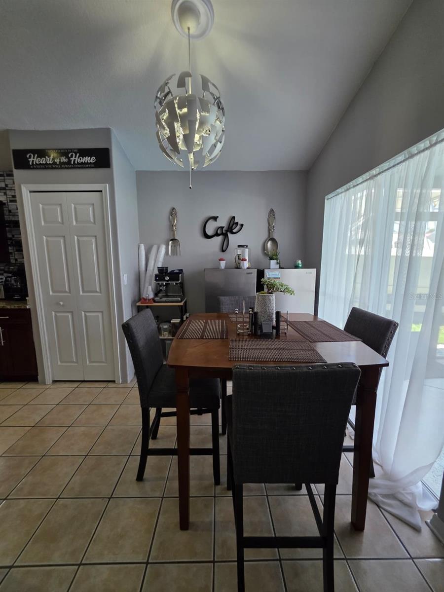 COUNTRY CROSSING UNIT 01 - Residential Lease