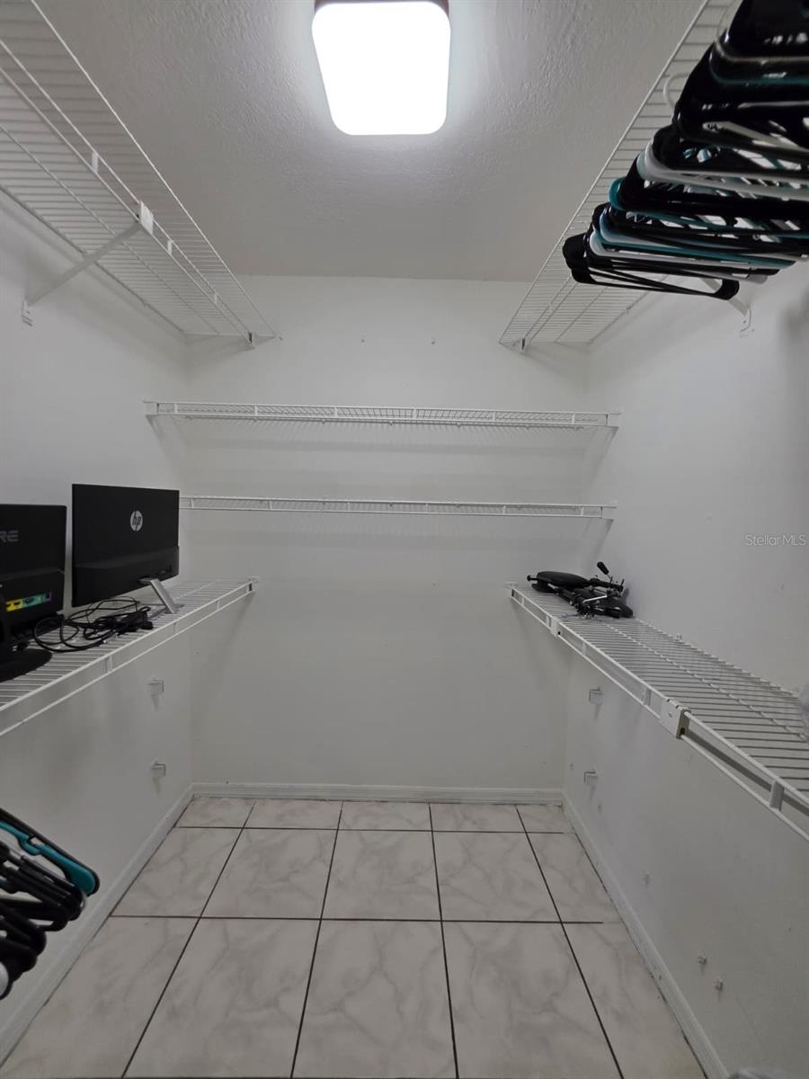COUNTRY CROSSING UNIT 01 - Residential Lease