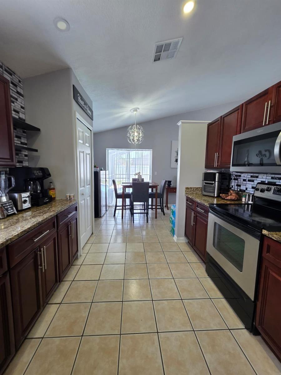 COUNTRY CROSSING UNIT 01 - Residential Lease