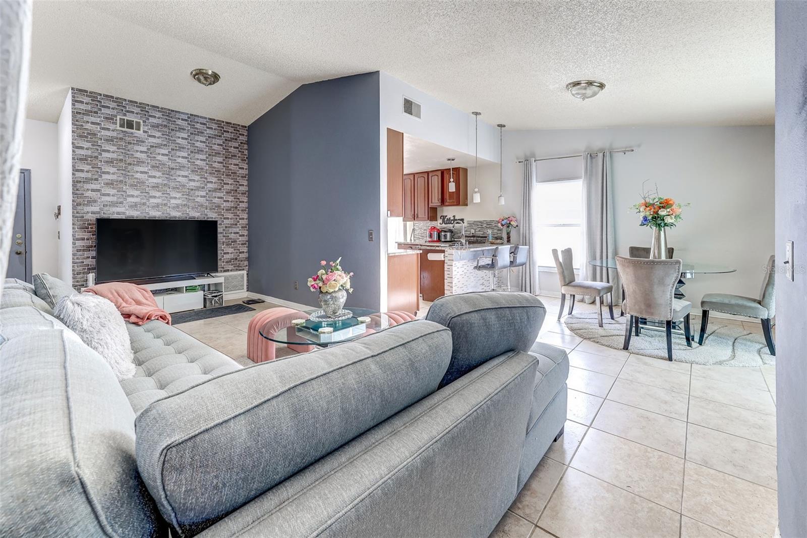 INDIAN RIDGE VILLAS PH 1 - Residential