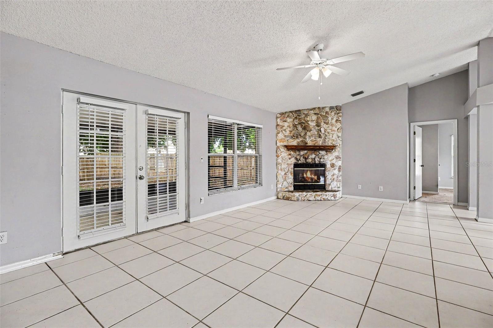 EMERALD HILLS UNIT TWO LOT 3 - Residential
