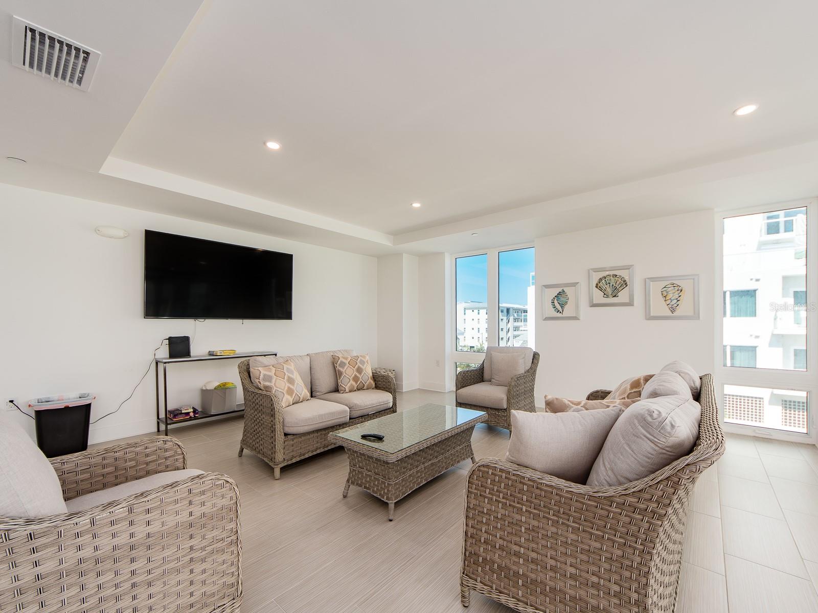 PURA VIDA RESIDENCES CONDO - Residential Lease