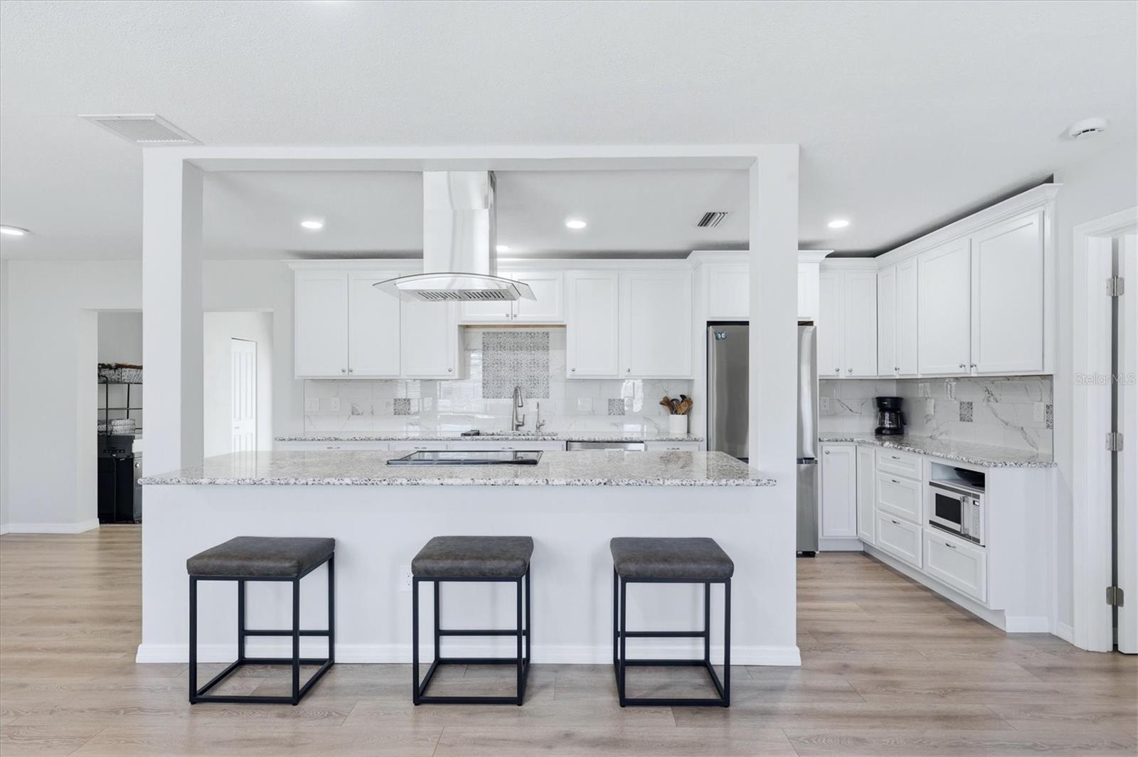 SOUTH VENICE - Residential