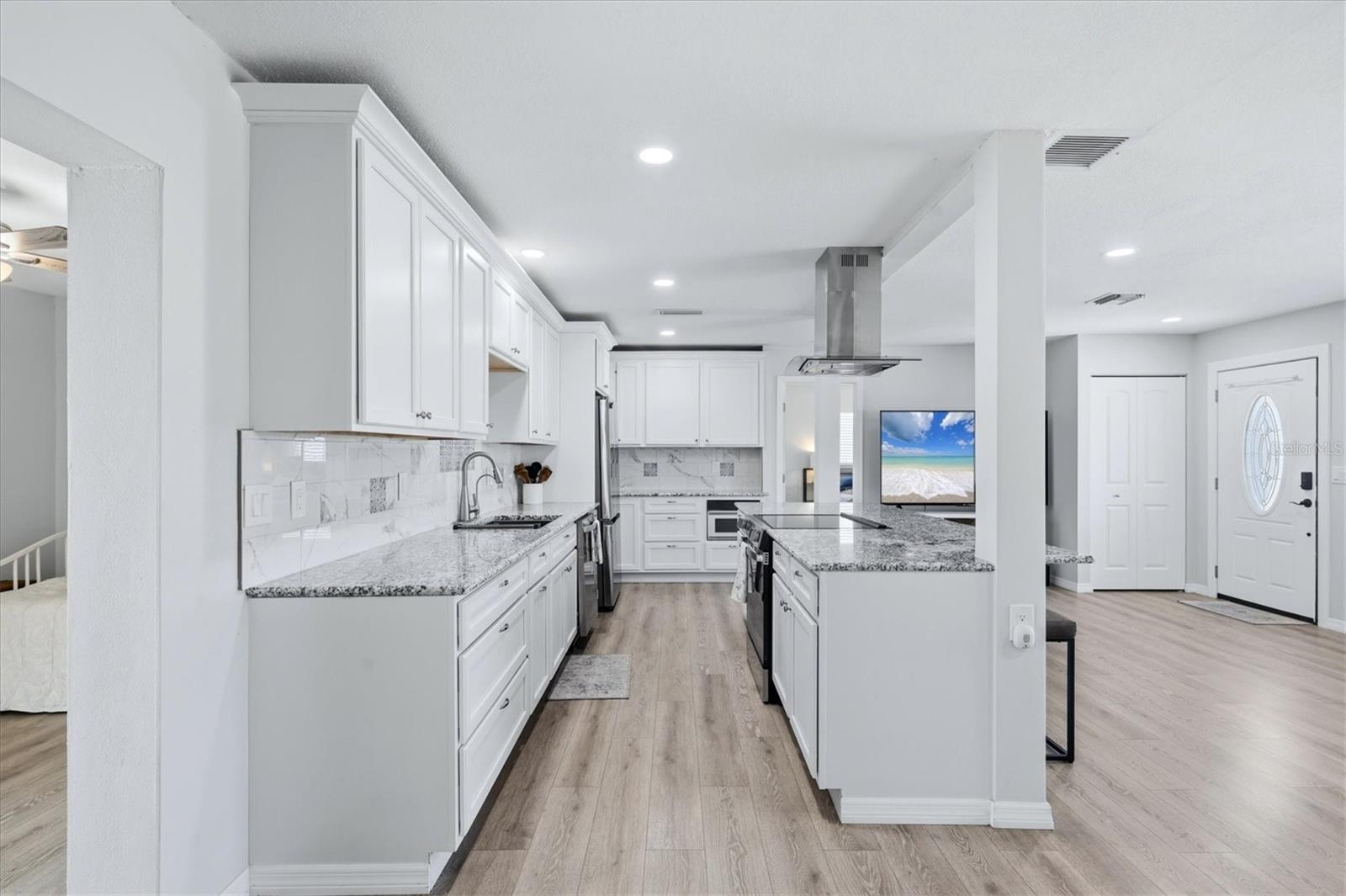 SOUTH VENICE - Residential
