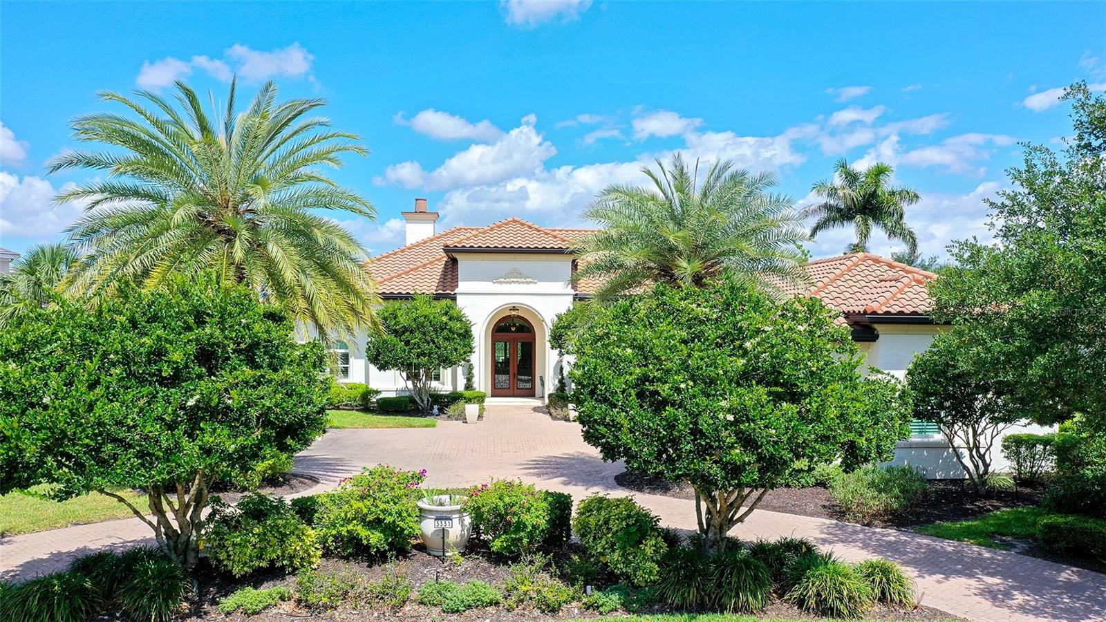 FOUNDERS CLUB - Residential