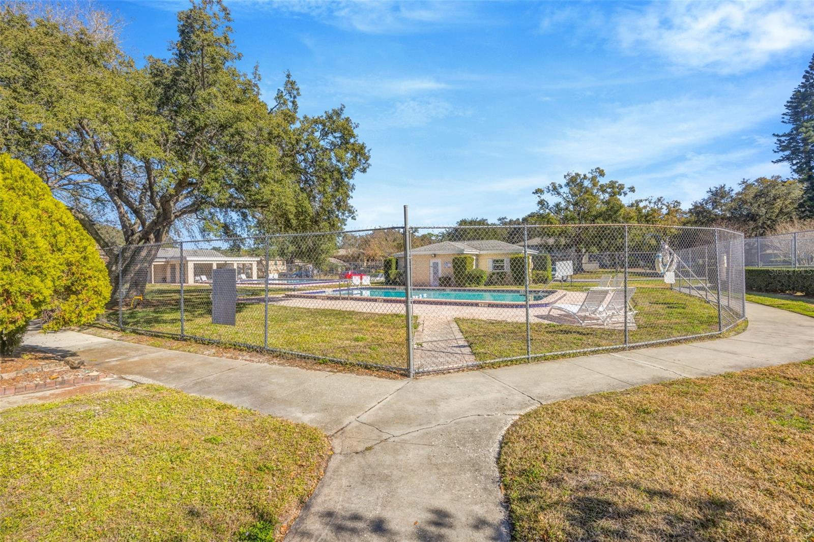 RAINTREE MANOR HOMES CONDOMINI - Residential