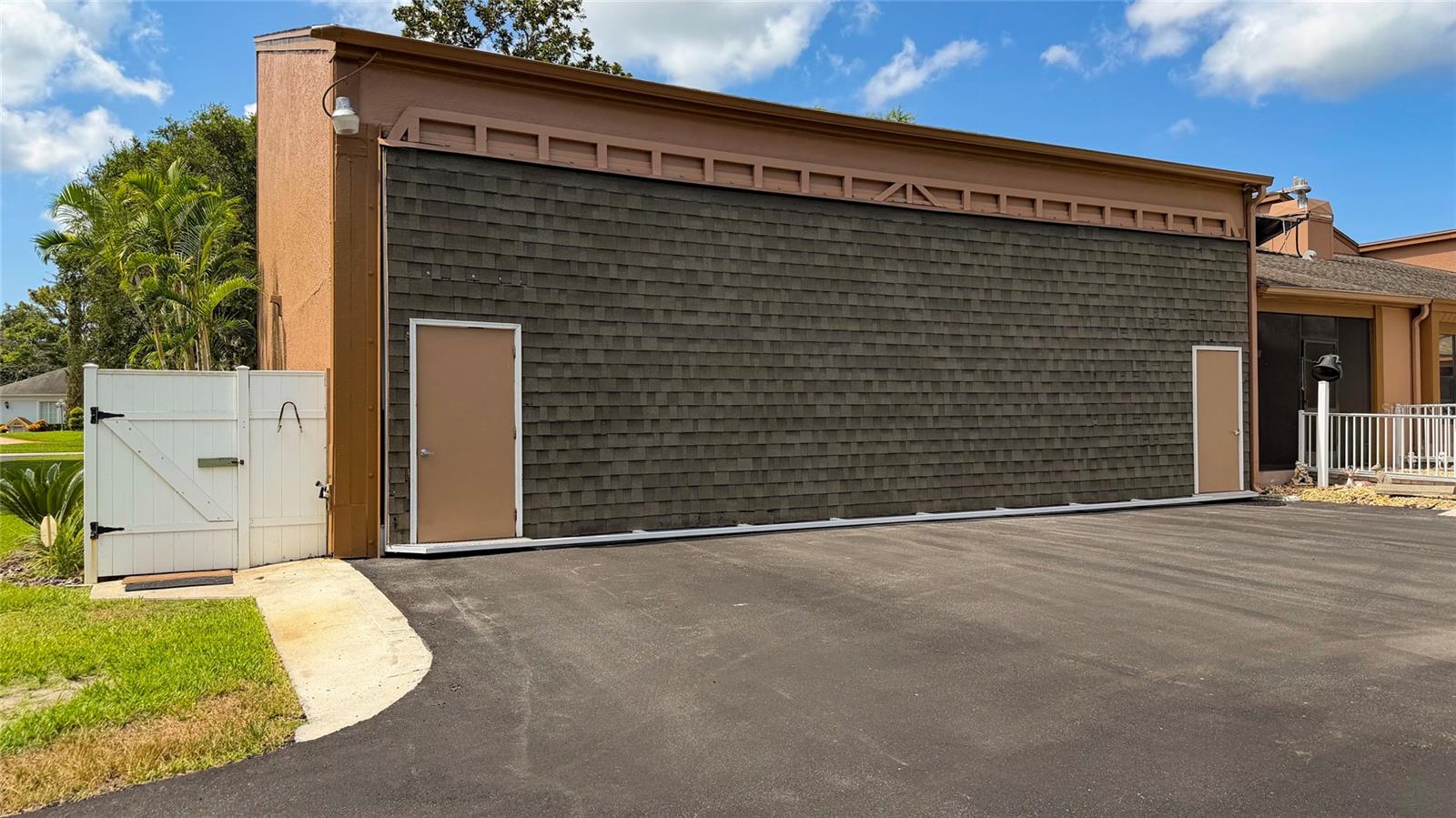 HIDDEN LAKE ESTATES - Residential Lease