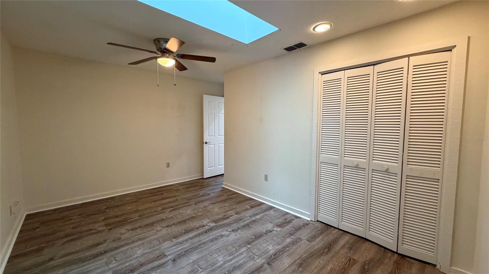 HIDDEN LAKE ESTATES - Residential Lease