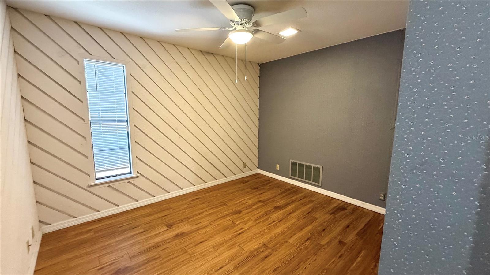 HIDDEN LAKE ESTATES - Residential Lease