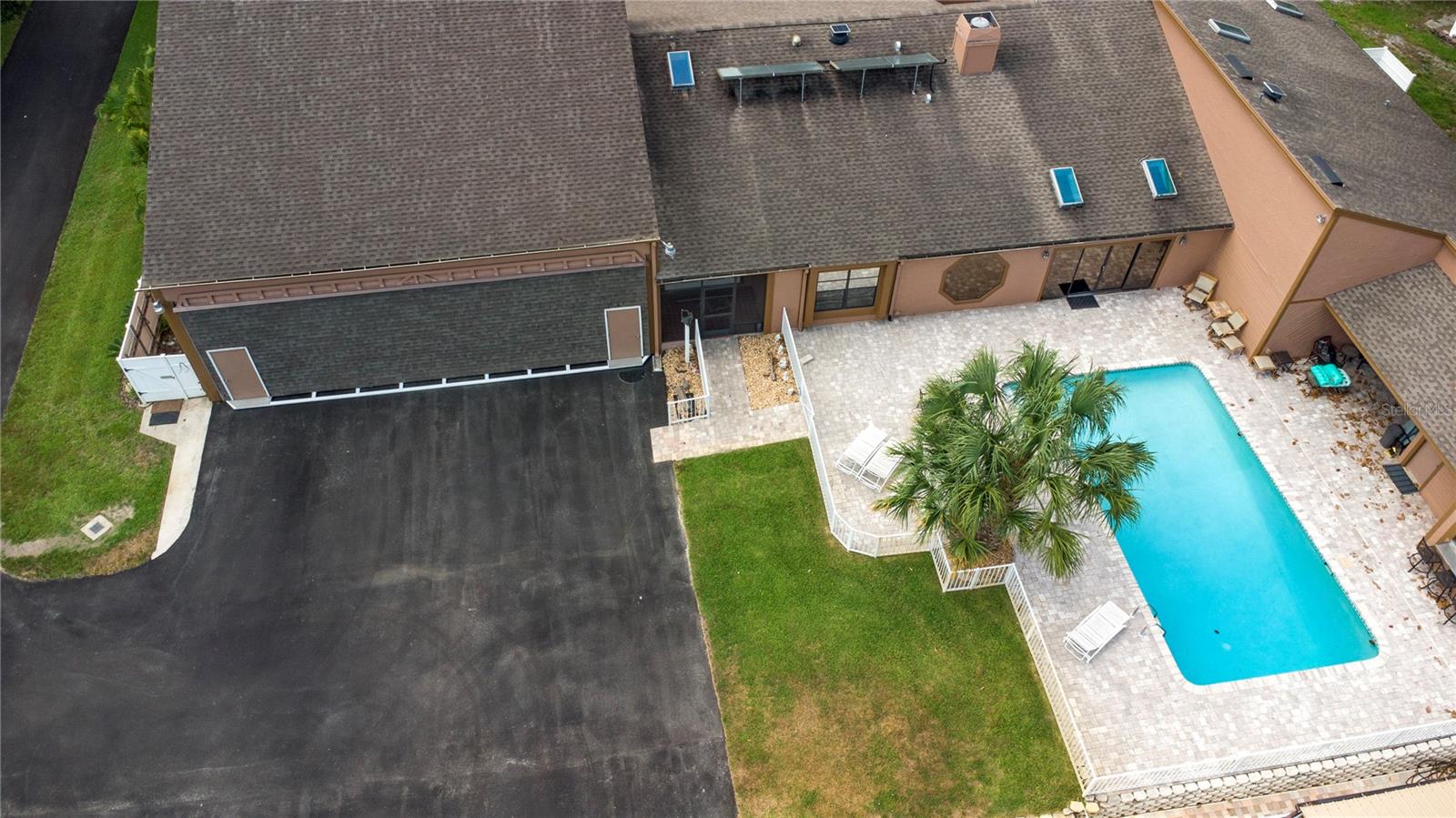 HIDDEN LAKE ESTATES - Residential Lease