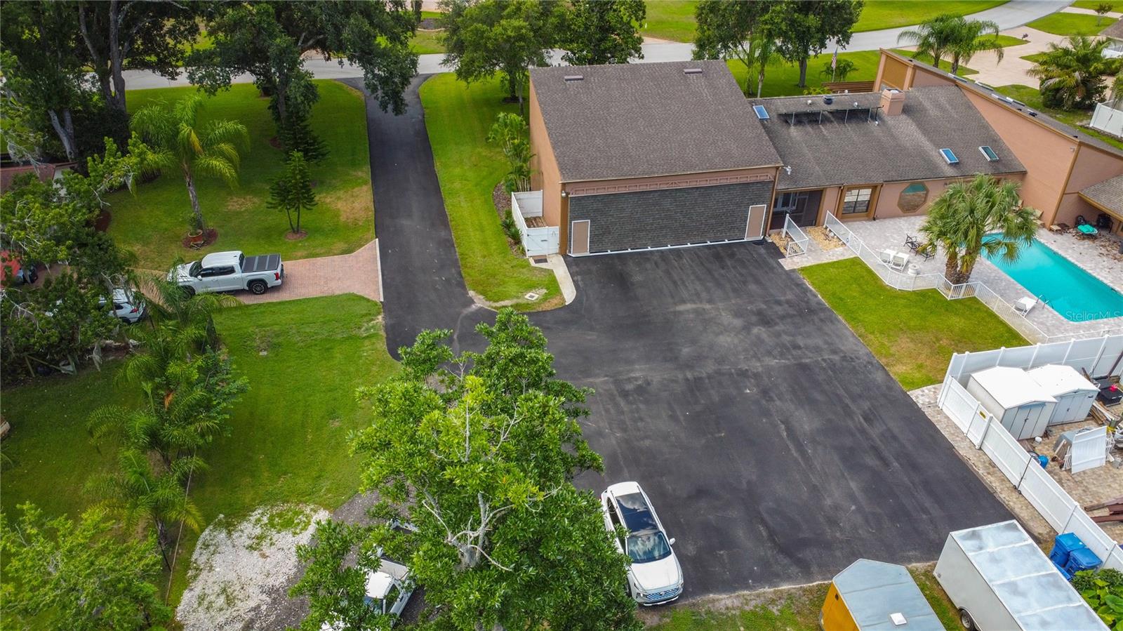 HIDDEN LAKE ESTATES - Residential Lease