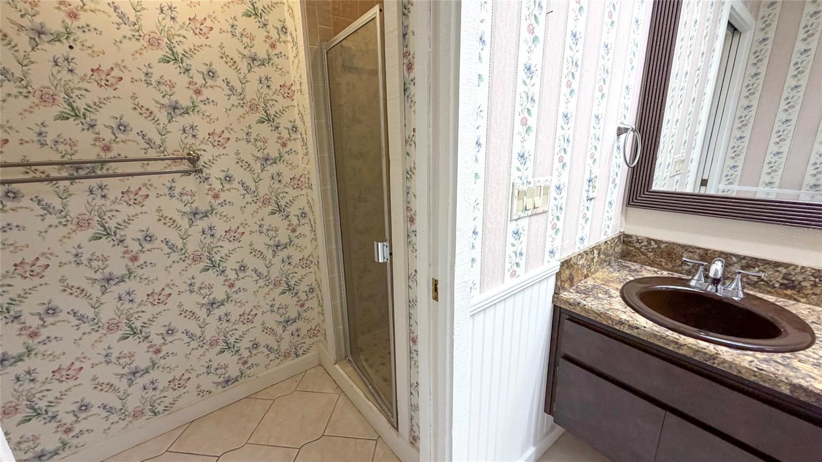 HIDDEN LAKE ESTATES - Residential Lease