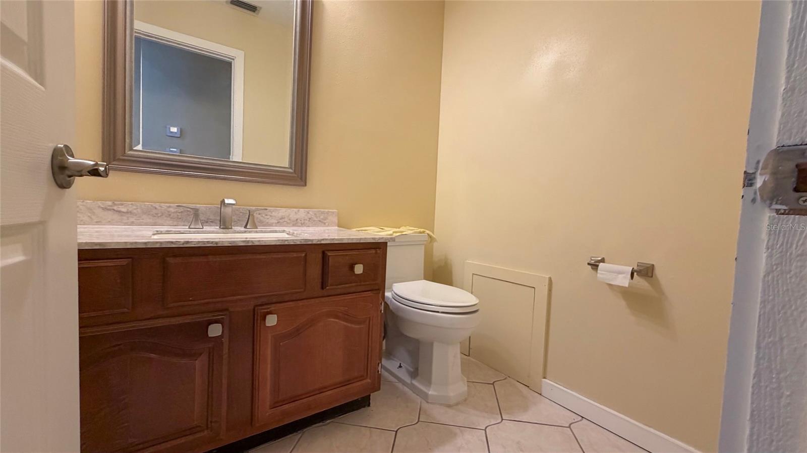 HIDDEN LAKE ESTATES - Residential Lease
