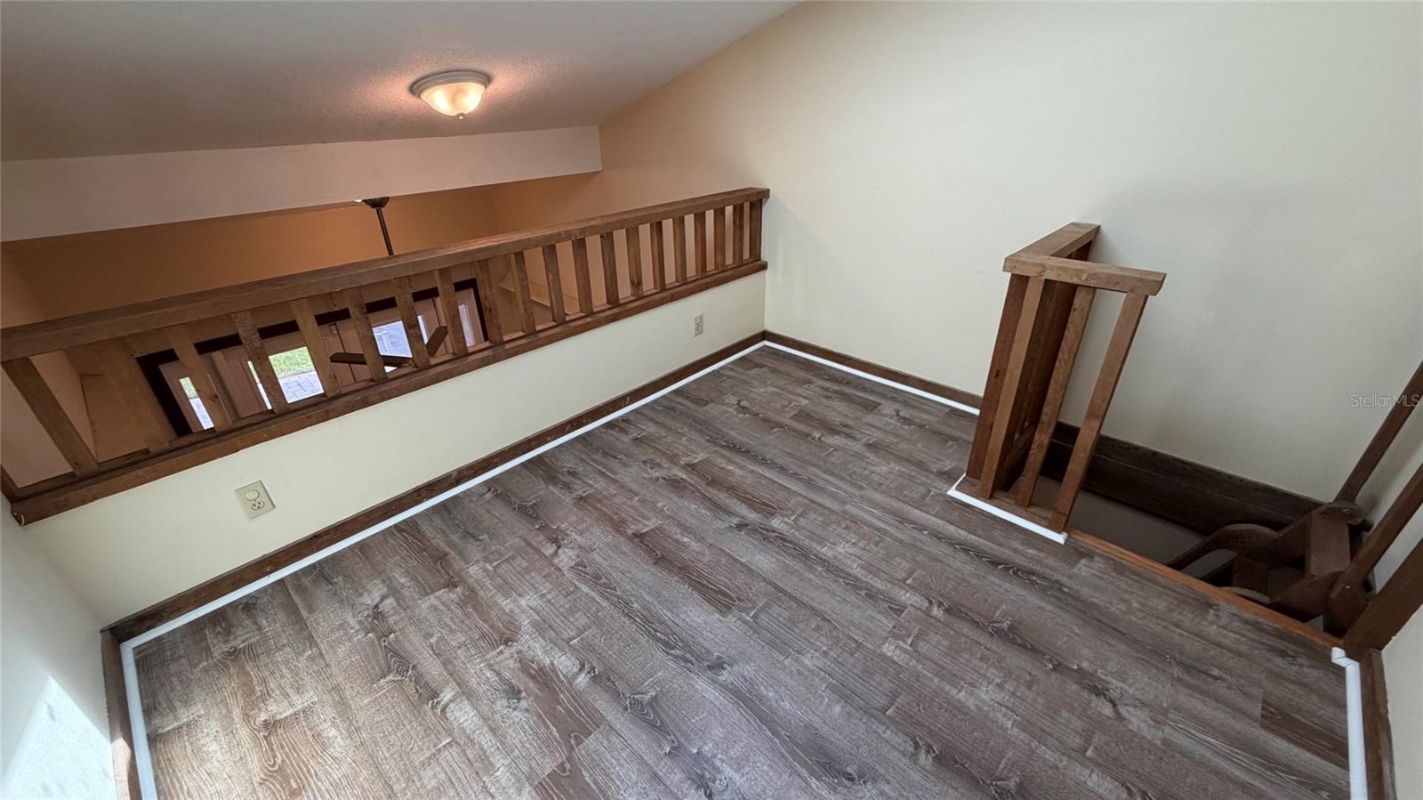 HIDDEN LAKE ESTATES - Residential Lease