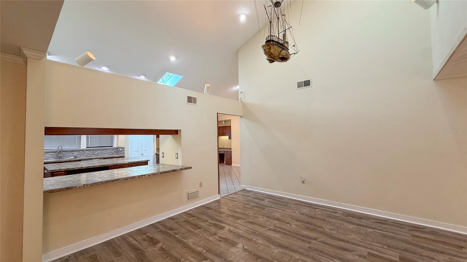 HIDDEN LAKE ESTATES - Residential Lease