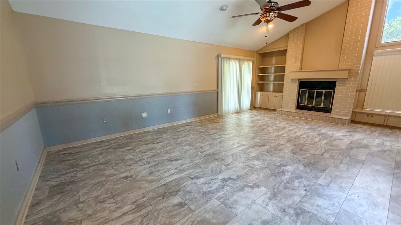 HIDDEN LAKE ESTATES - Residential Lease