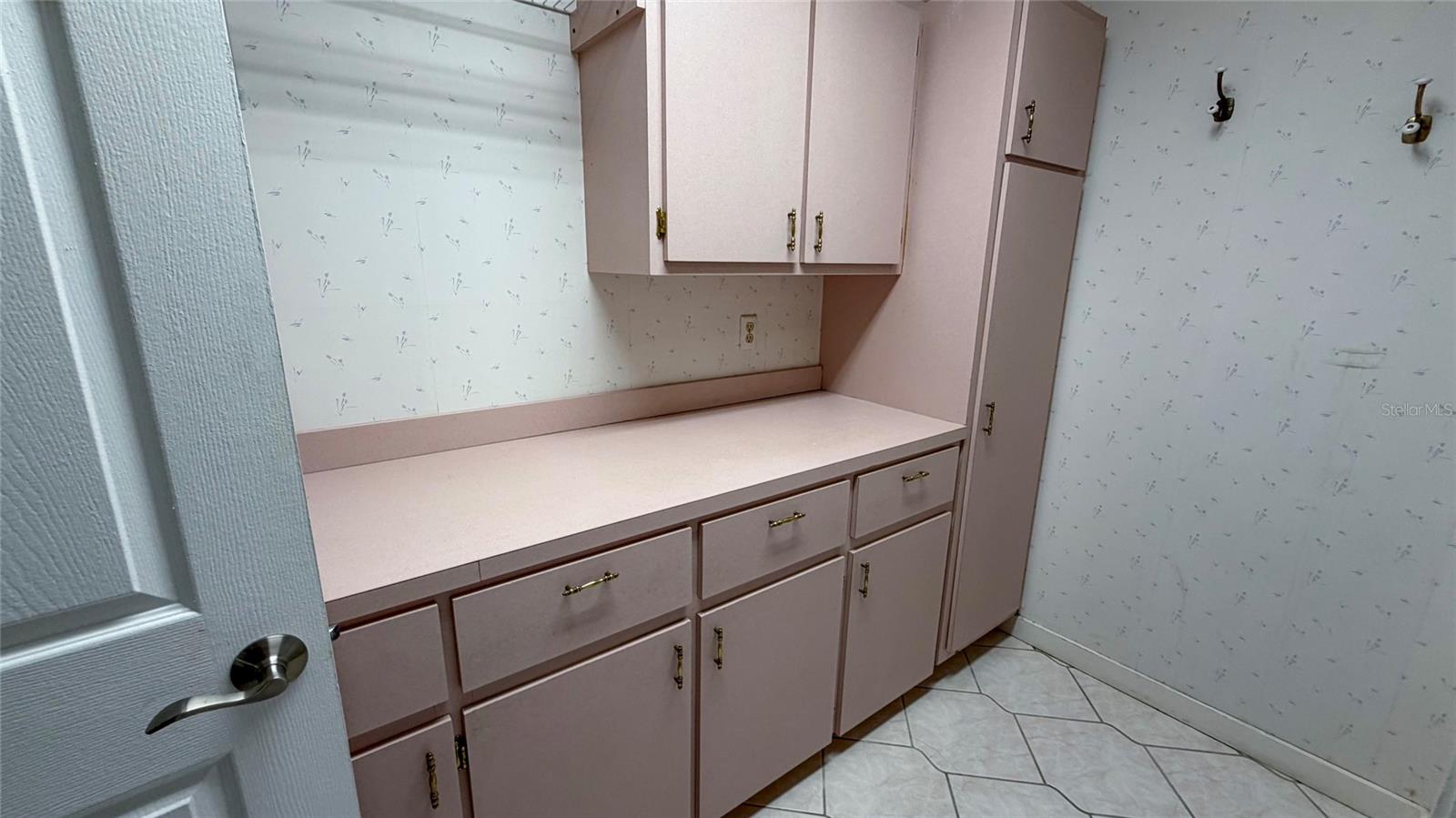 HIDDEN LAKE ESTATES - Residential Lease