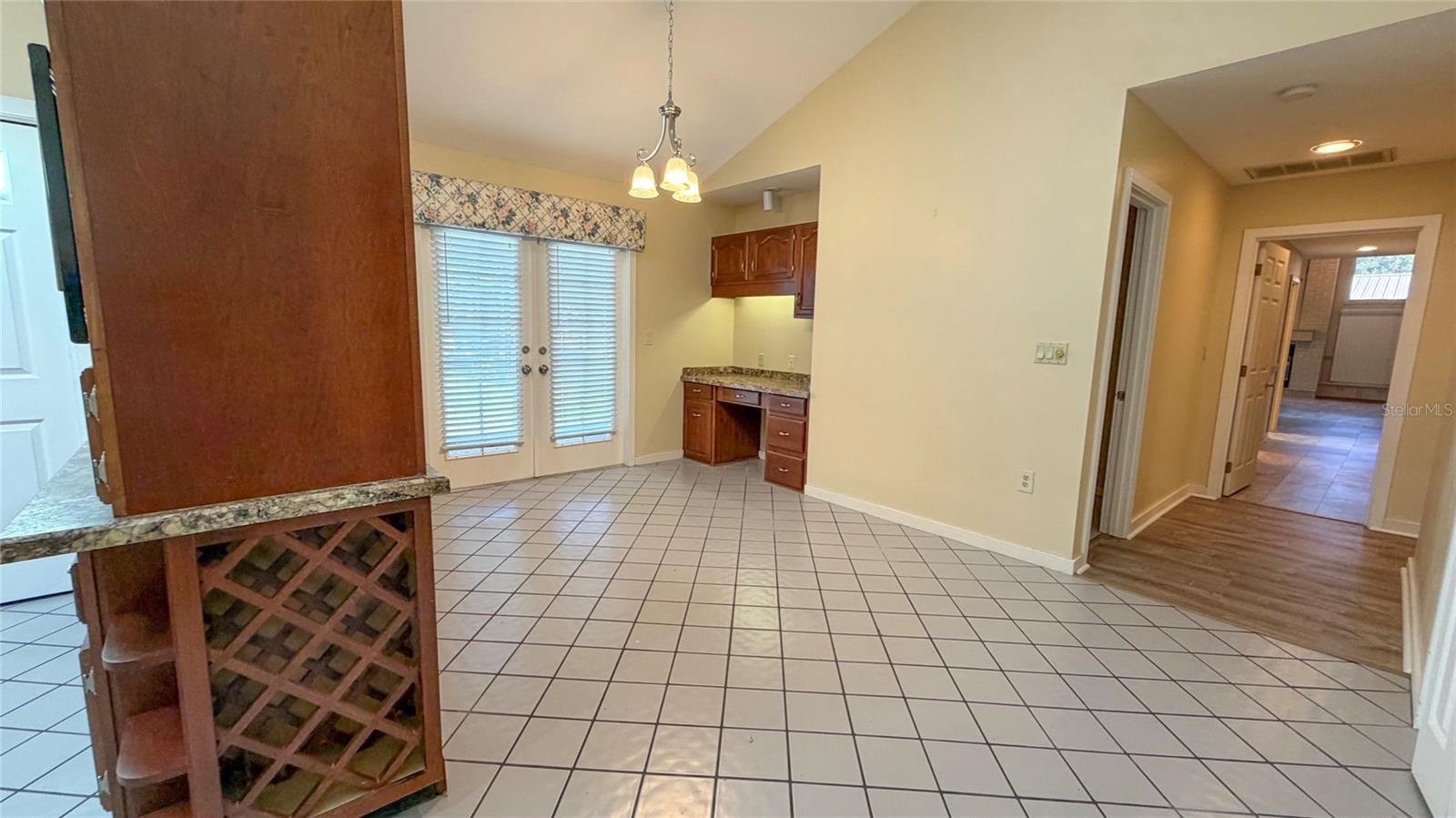 HIDDEN LAKE ESTATES - Residential Lease