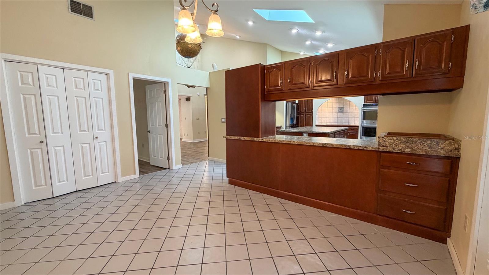 HIDDEN LAKE ESTATES - Residential Lease