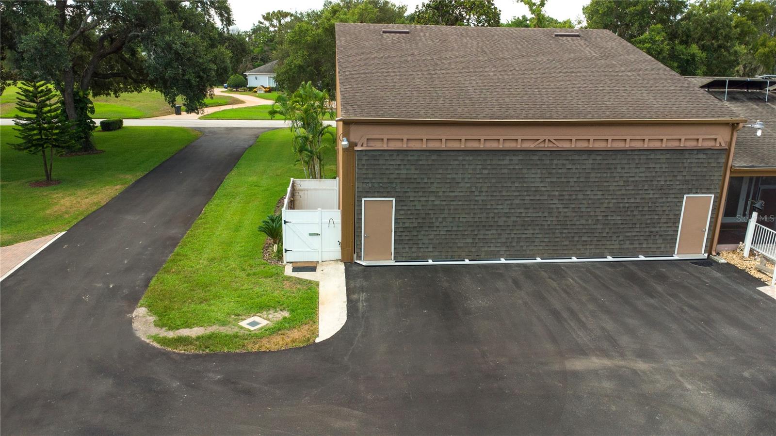HIDDEN LAKE ESTATES - Residential Lease