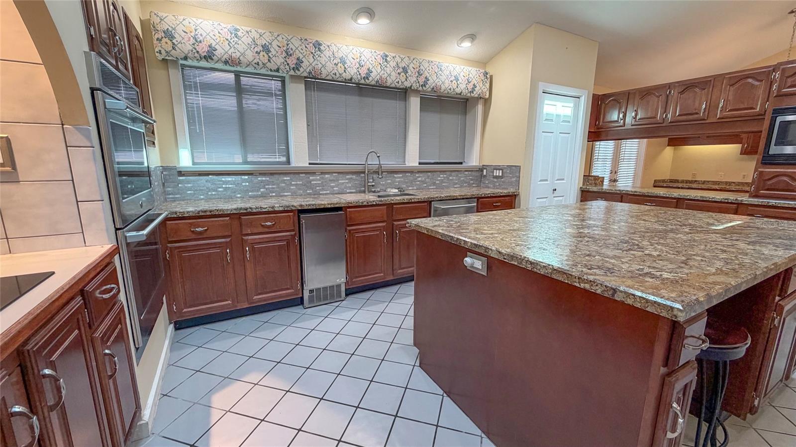 HIDDEN LAKE ESTATES - Residential Lease
