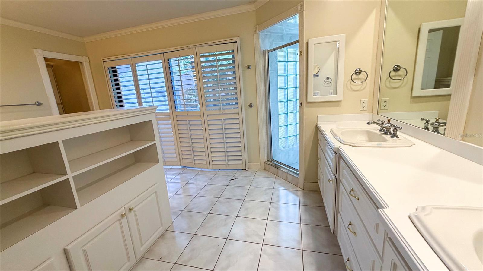 HIDDEN LAKE ESTATES - Residential Lease