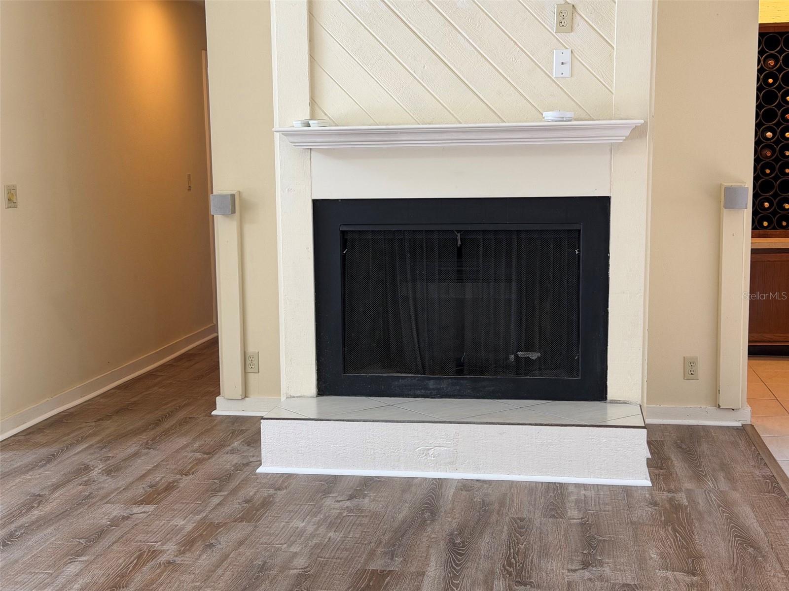 HIDDEN LAKE ESTATES - Residential Lease