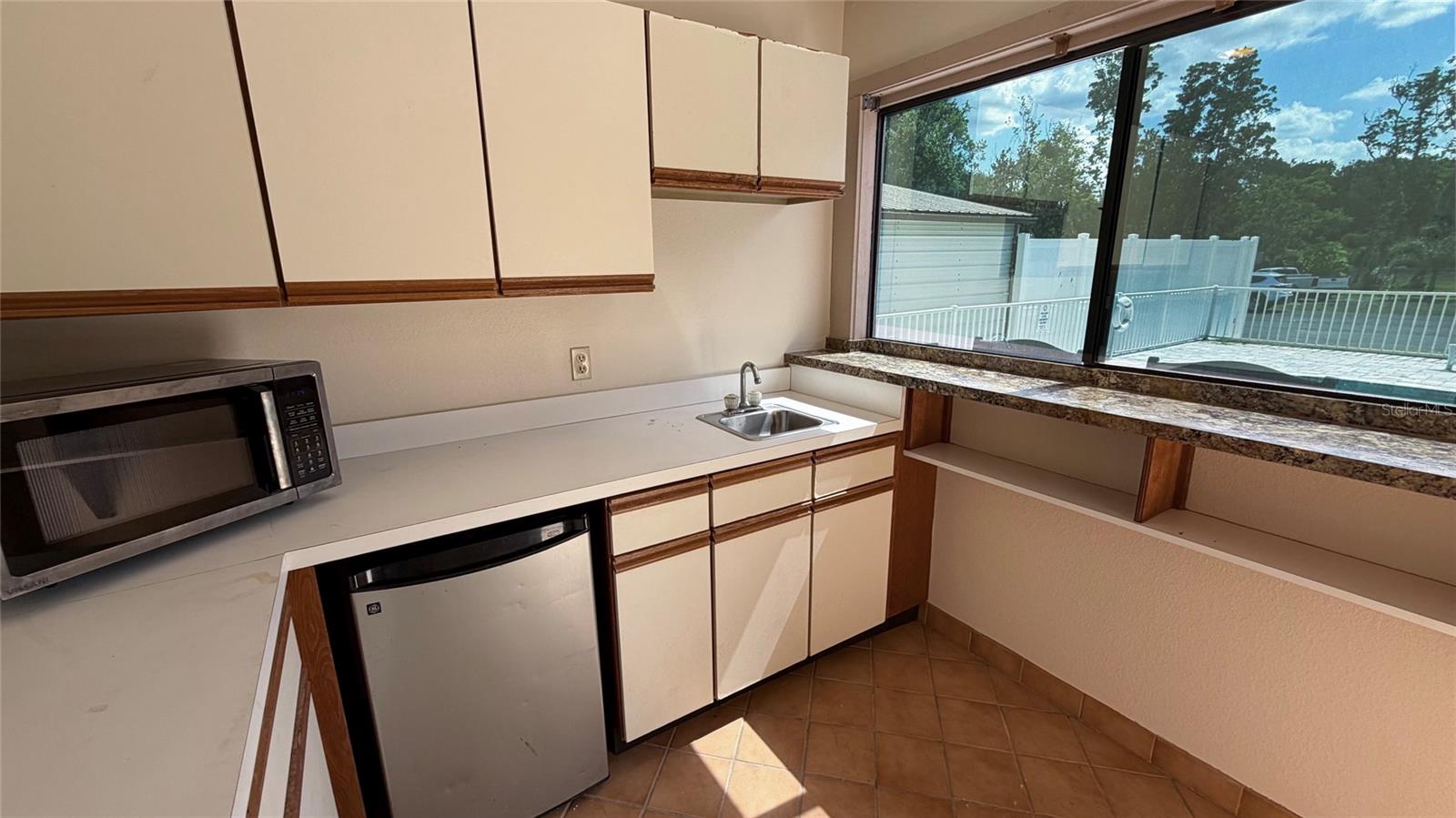 HIDDEN LAKE ESTATES - Residential Lease