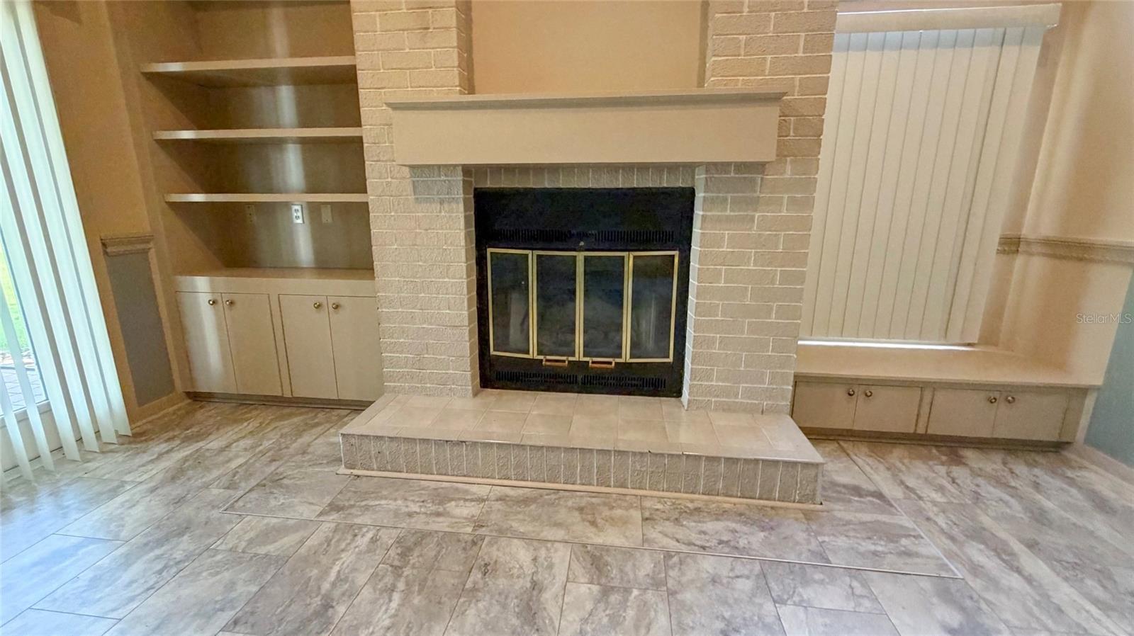 HIDDEN LAKE ESTATES - Residential Lease
