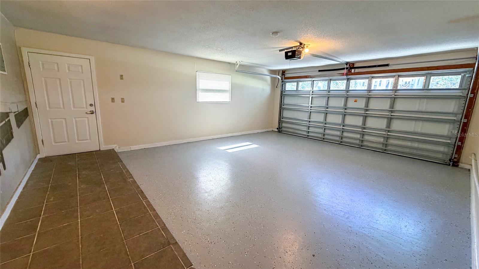 HIDDEN LAKE ESTATES - Residential Lease