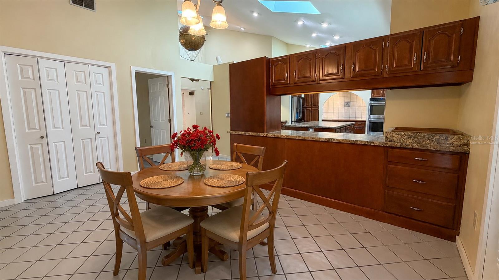HIDDEN LAKE ESTATES - Residential Lease