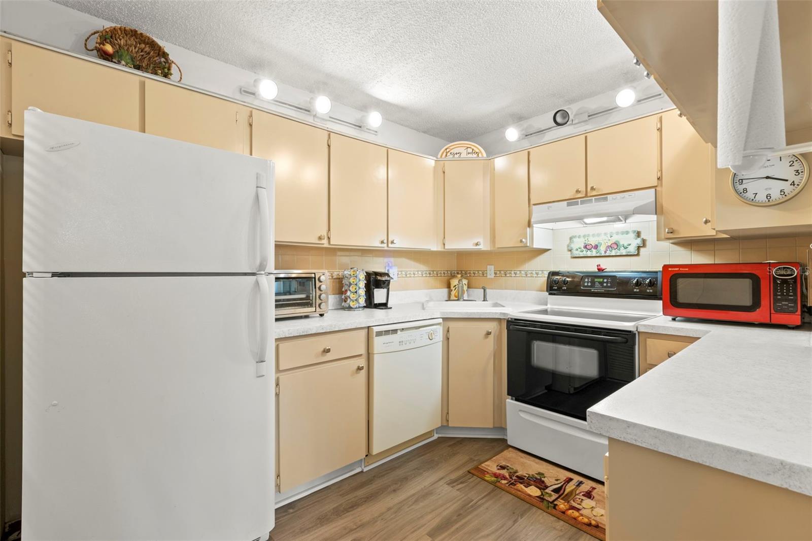 PINE RIDGE AT LAKE TARPON VILLAGE - Residential