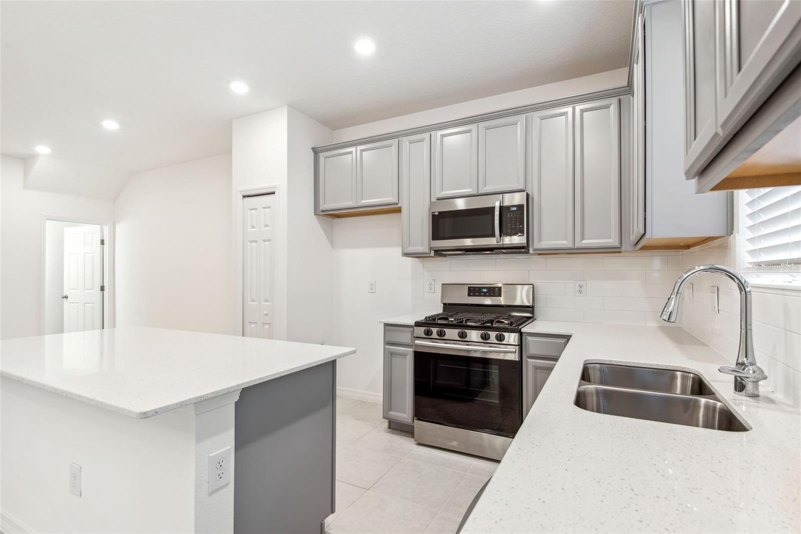 FISHHAWK RANCH WEST TOWNHOMES - Residential