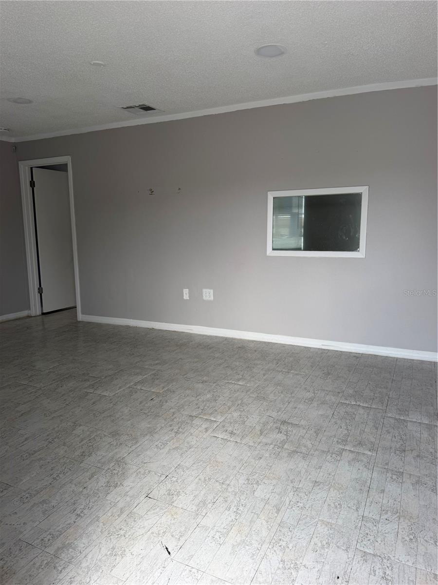 CONGRESS PARK - Commercial Lease