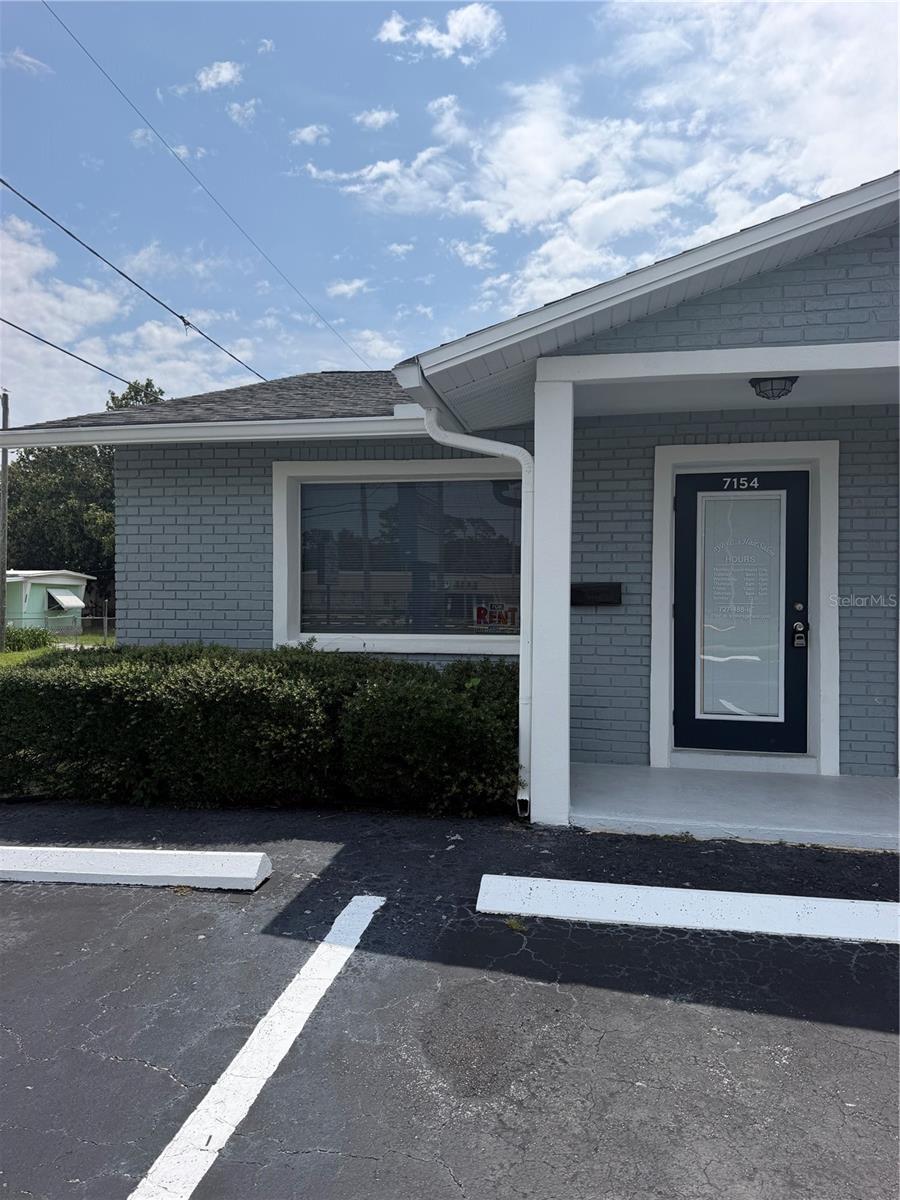CONGRESS PARK - Commercial Lease