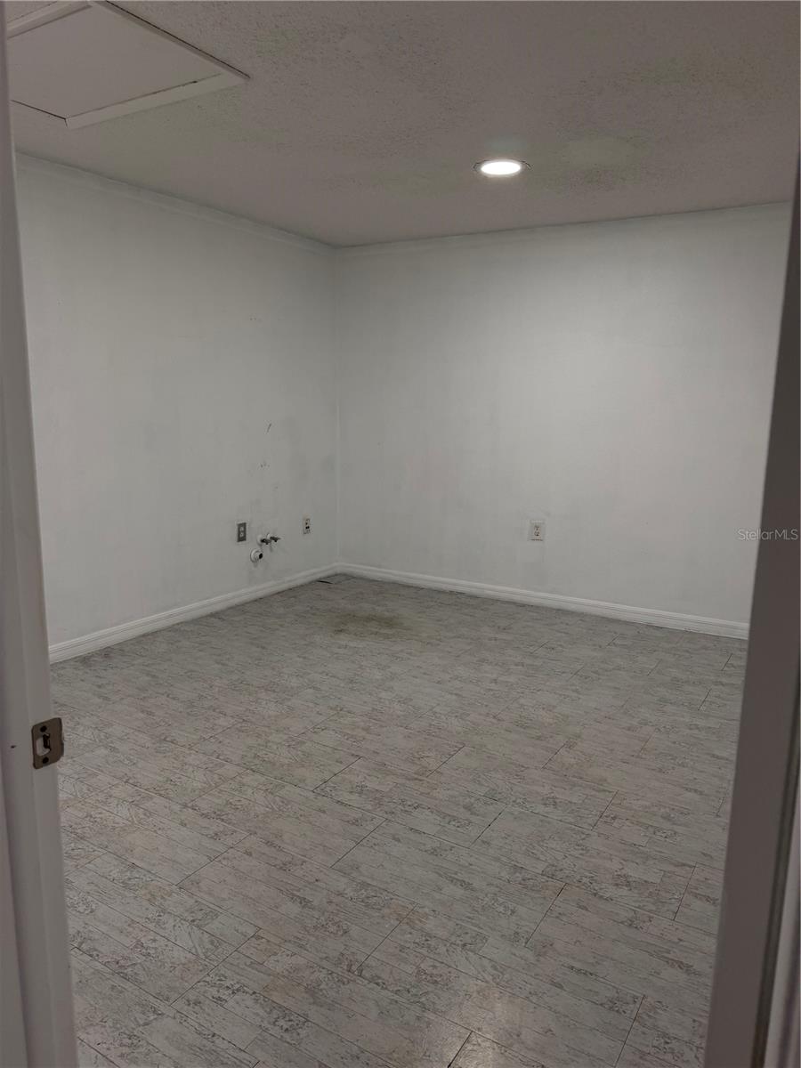 CONGRESS PARK - Commercial Lease