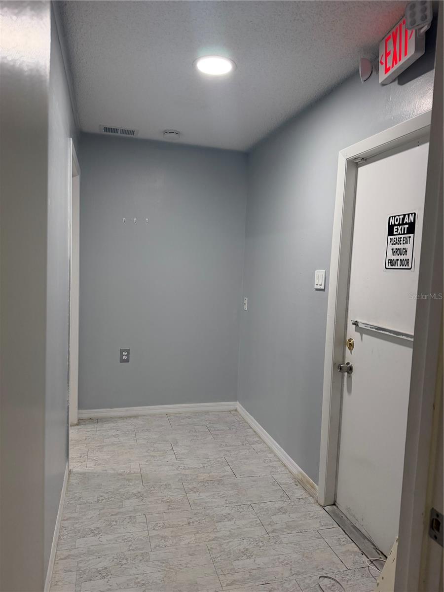 CONGRESS PARK - Commercial Lease