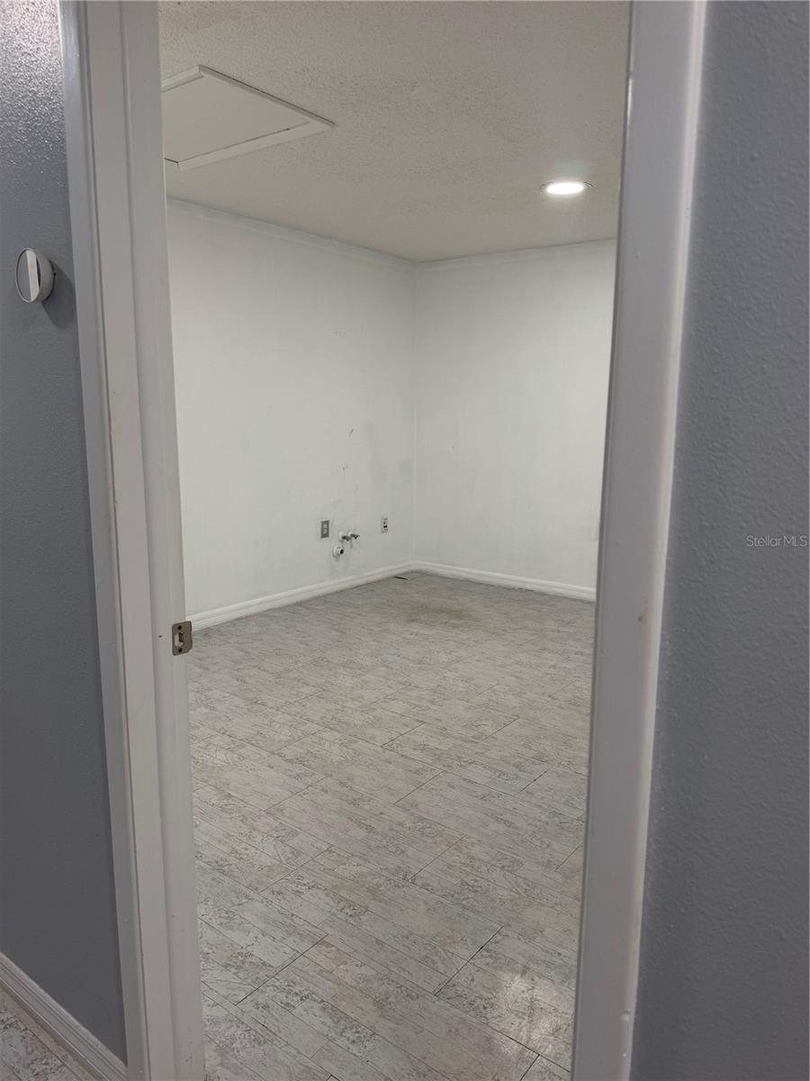 CONGRESS PARK - Commercial Lease