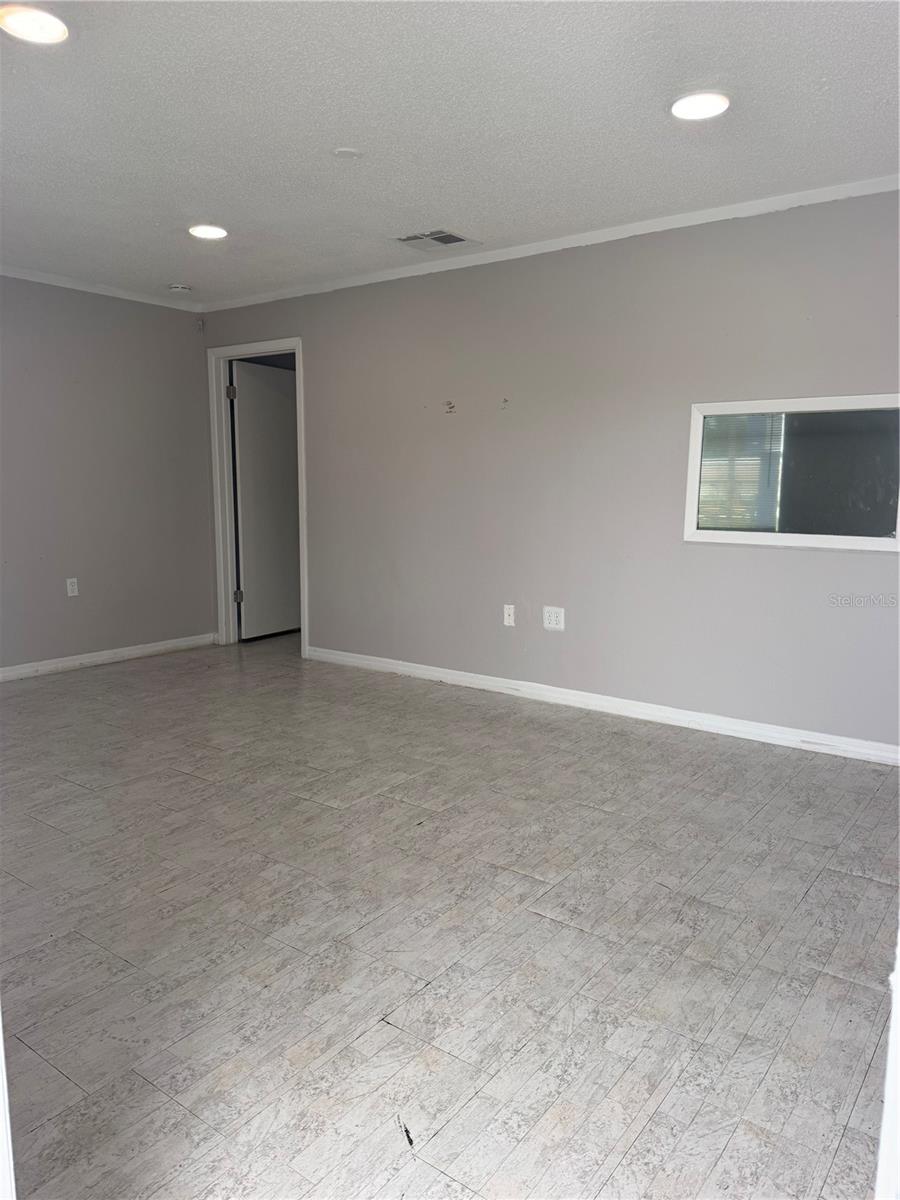 CONGRESS PARK - Commercial Lease
