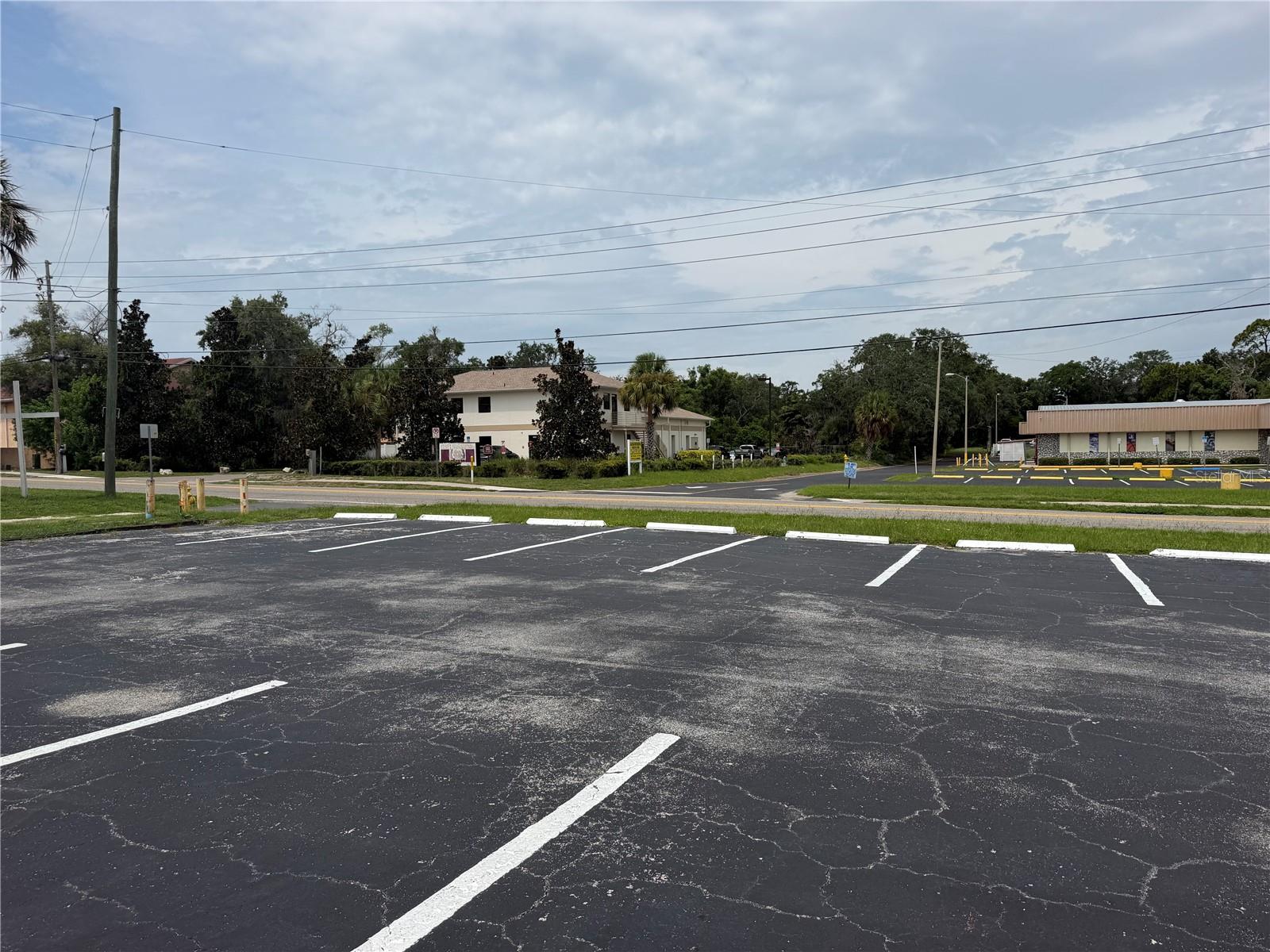 CONGRESS PARK - Commercial Lease