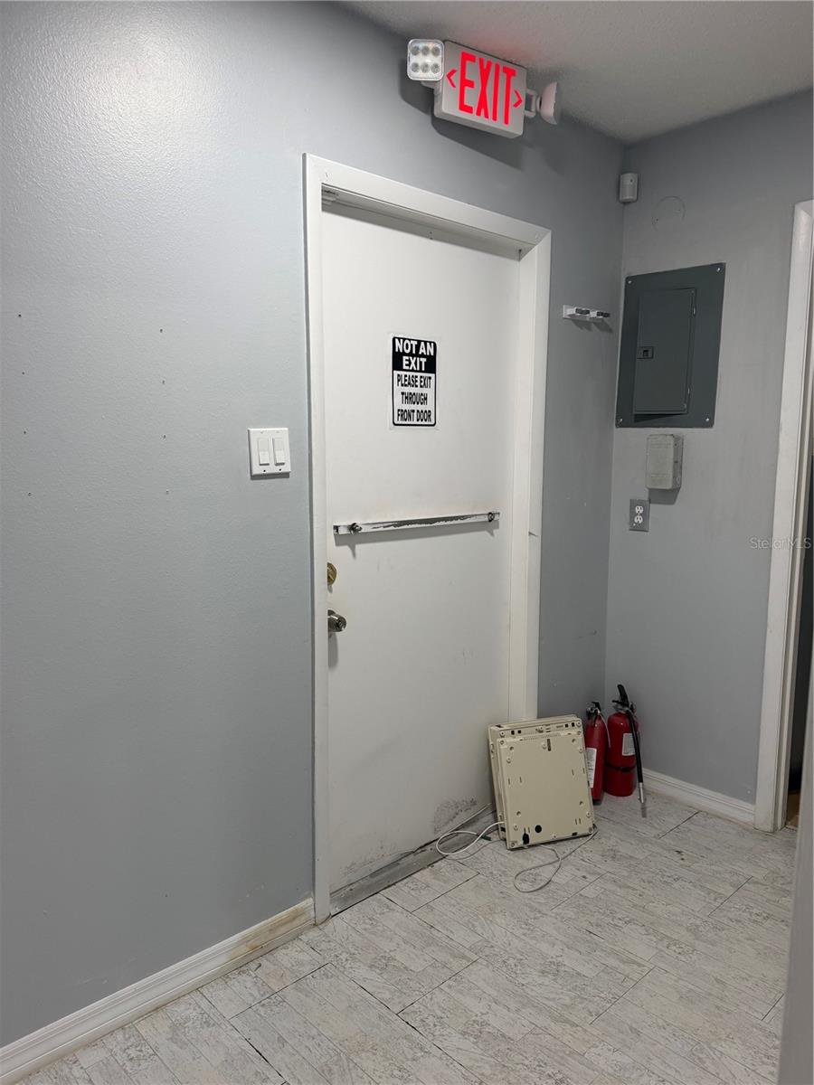 CONGRESS PARK - Commercial Lease
