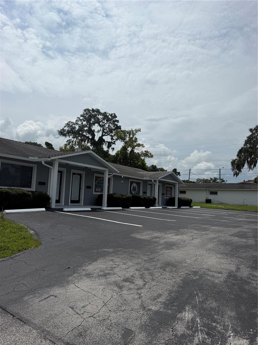 CONGRESS PARK - Commercial Lease