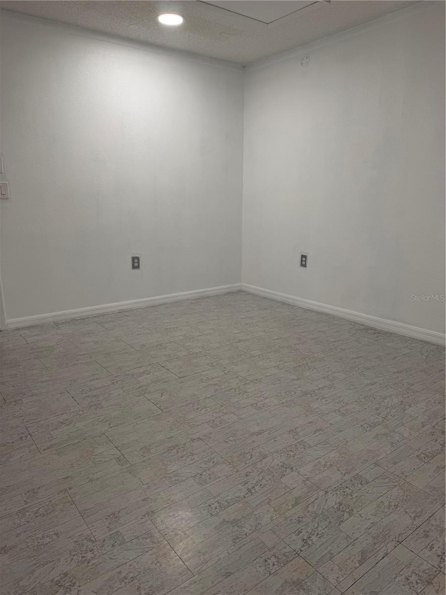 CONGRESS PARK - Commercial Lease