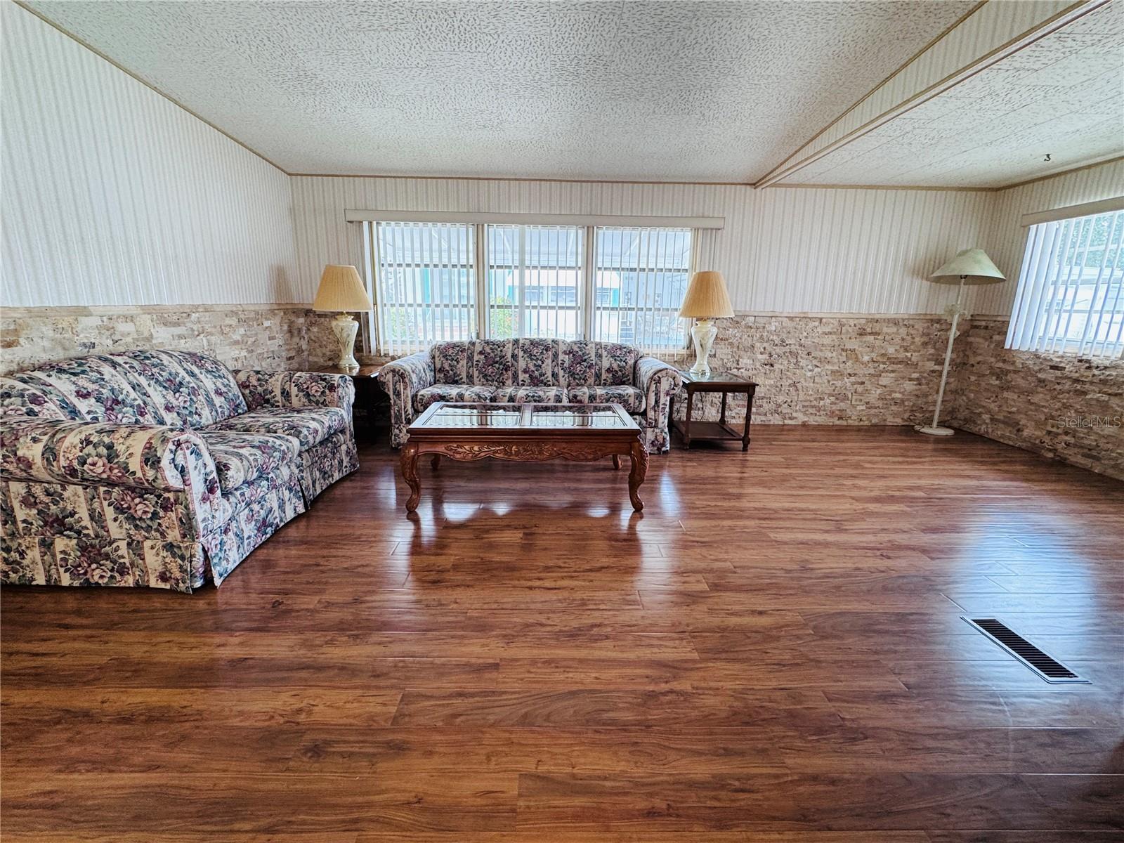 COUNTRY PARK CO-OP M/H UNREC - Residential