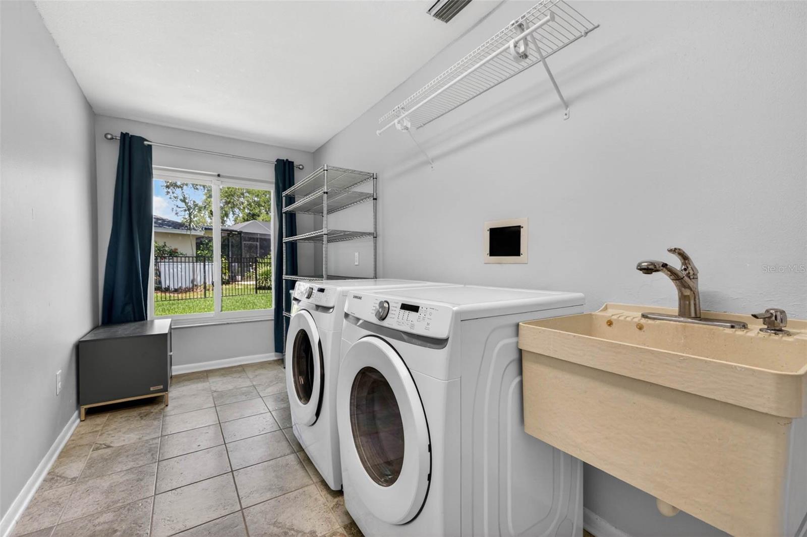 HARBOR ISLE UNIT ONE - Residential