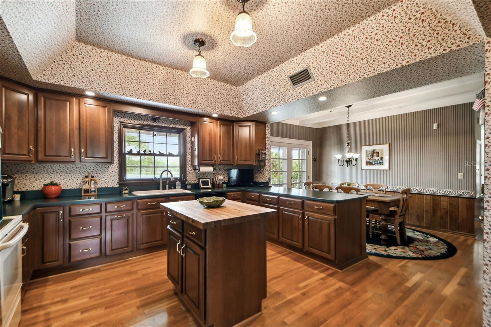 TIMBERLANE SHORES - Residential