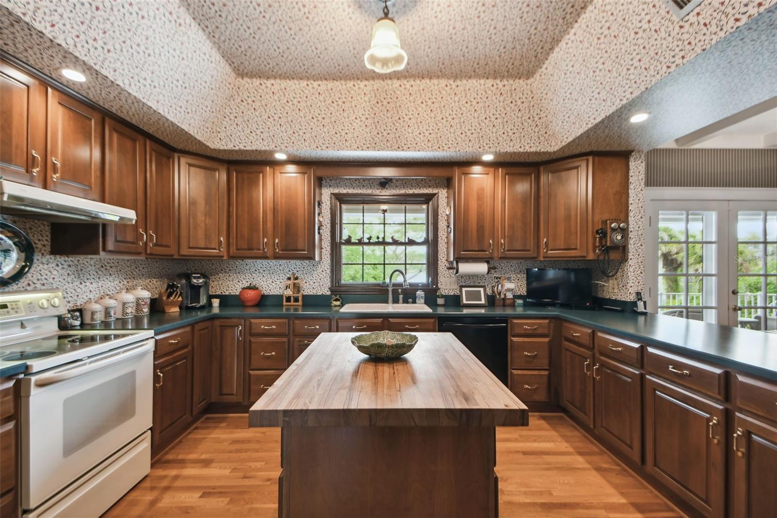 TIMBERLANE SHORES - Residential