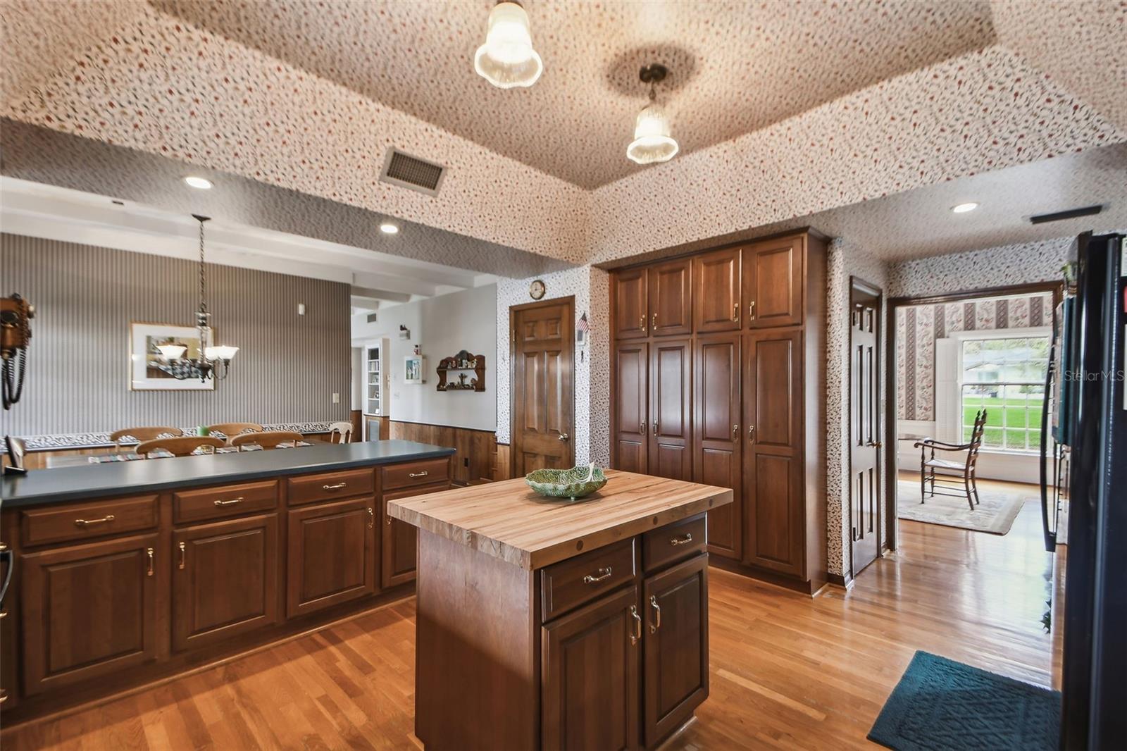 TIMBERLANE SHORES - Residential
