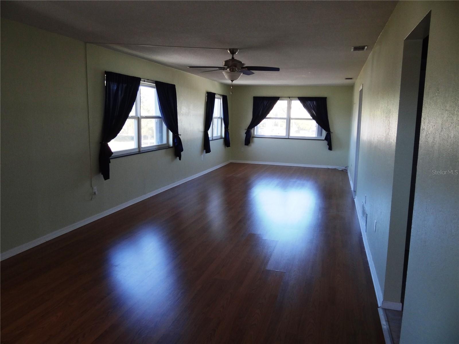 PARADISE SHORES - Residential Lease